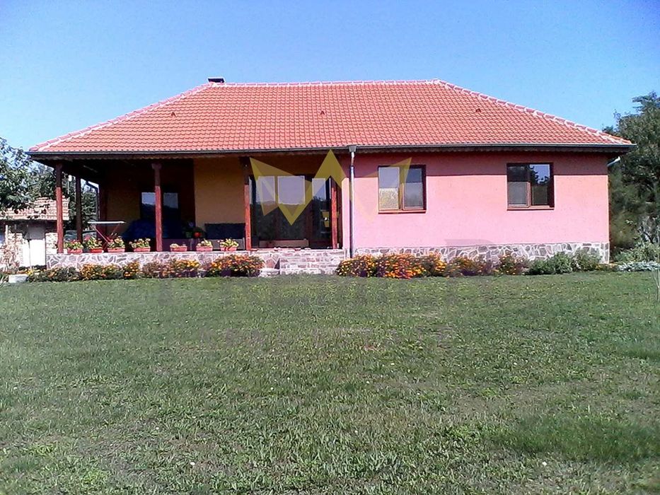 Къща в Добрич, област-с.Долина площ 170 цена 104000