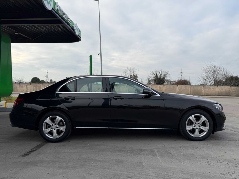 Mercedes E200 Avantgarde Tableta Camere 360 Iluminat Carplay