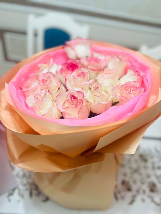 Гүлдер сатылады универсамда