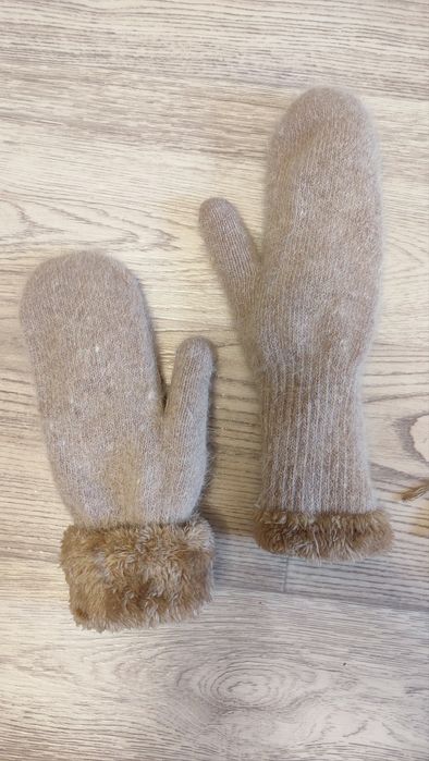 Продам шапка, варежки, палантин.