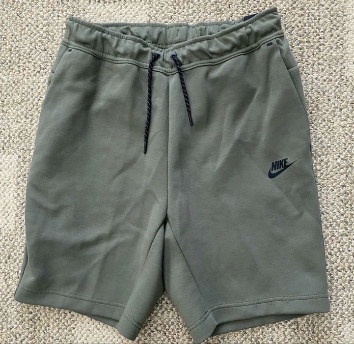 Pantaloni scurti nike tech original marime m unisex noi originali