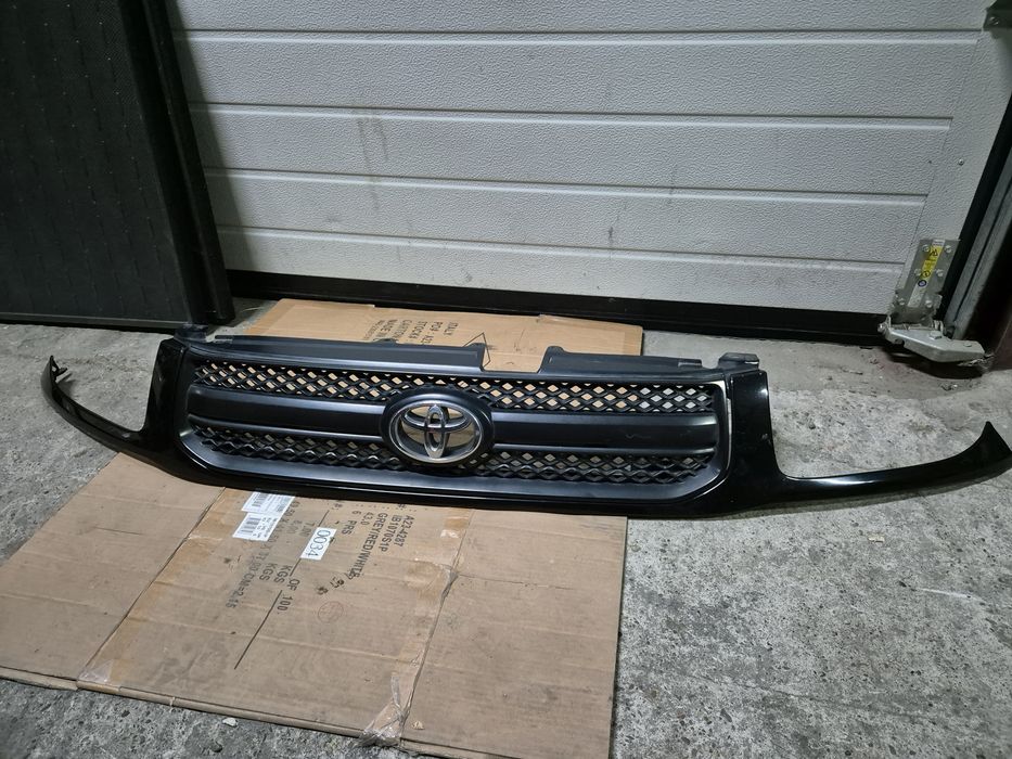Grila Radiator Toyota Rav4 2003-2005.