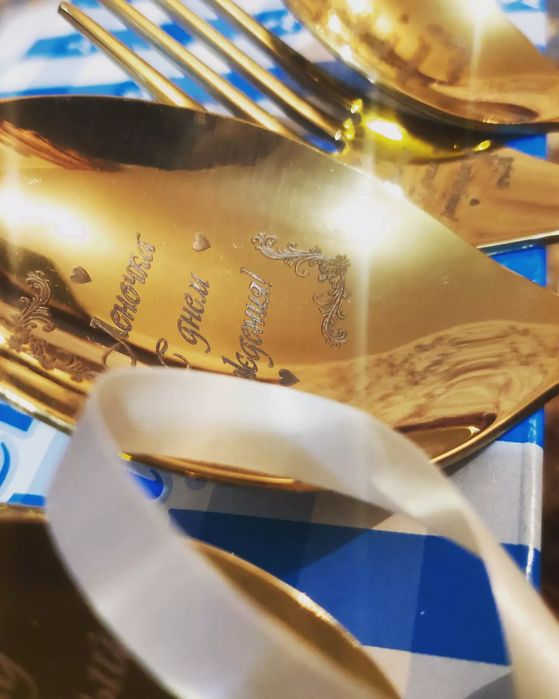 Именные столовые наборы