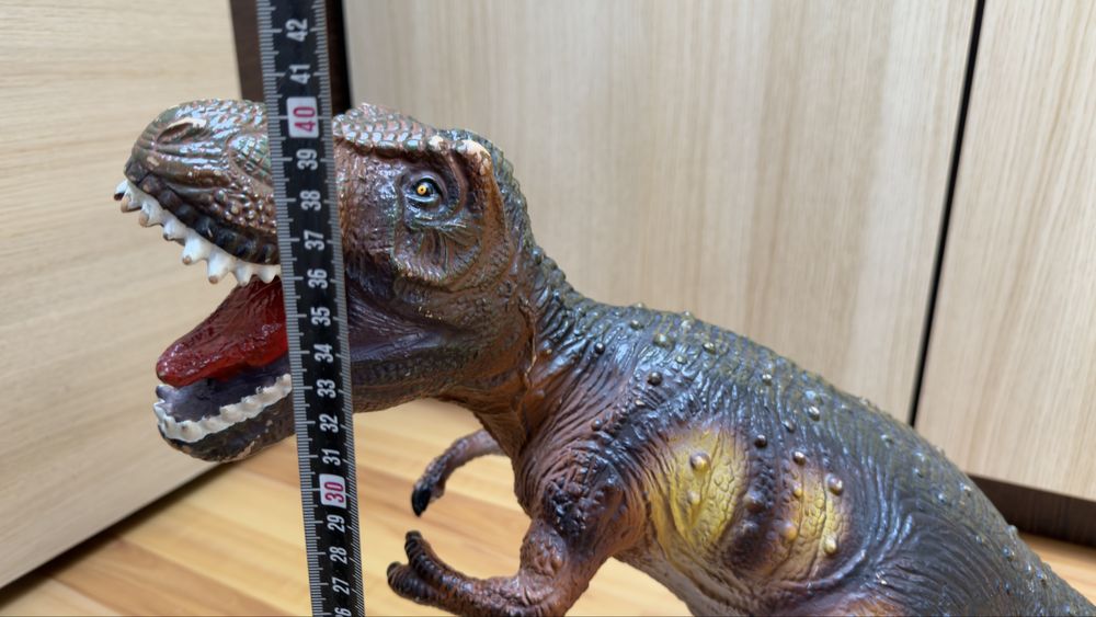 Dinozaur 70 cm lungime / 40 inaltime