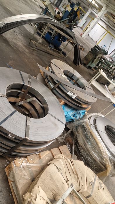 Vand 2 buc tablă de 3000x1500x1,5 si tablă decapată la fășii de 3m,2m,