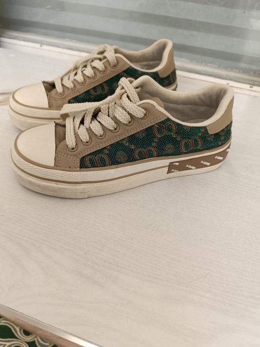 Продам кеды женские