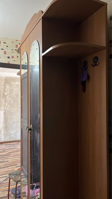 Отдам шкаф в прихожую