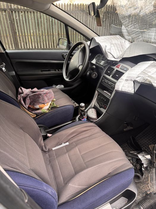 Peugeot 307 gri, pe piese 1.4