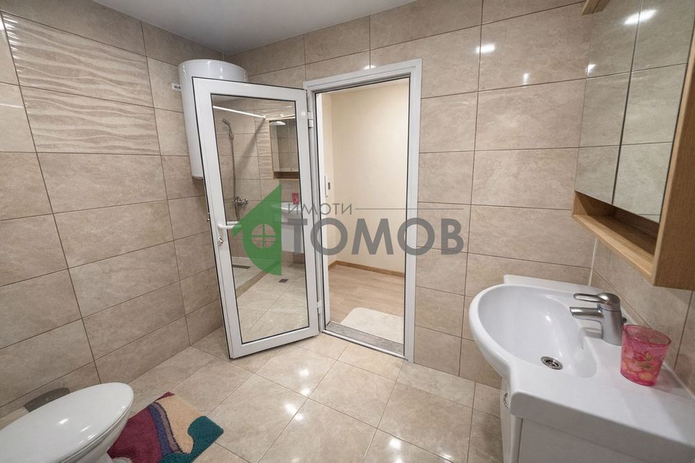 Напълно обзаведен и ремонтиран двустаен апартамент в кв. Железник