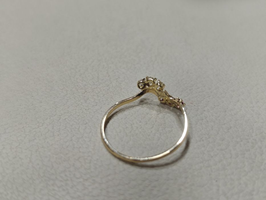 Inel aur 18k 0.90gr cu diamante și rubine (r)
