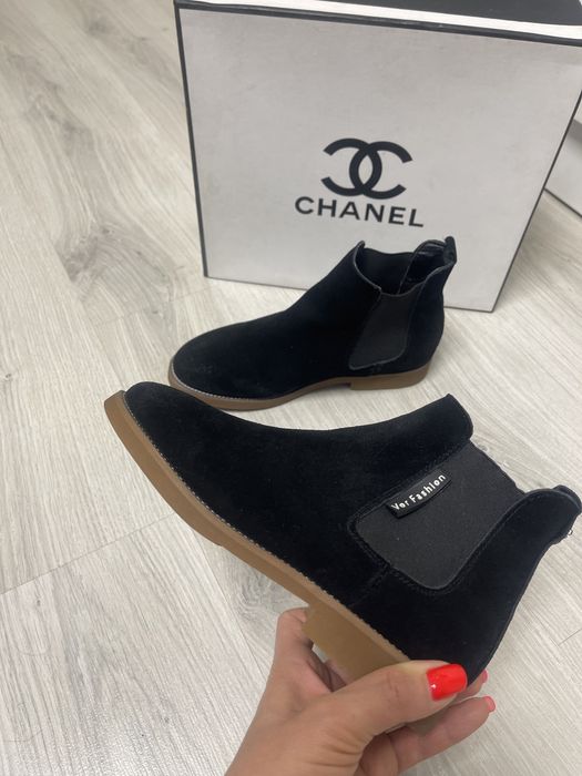 Продам демисезонные ботинки натуральная замша