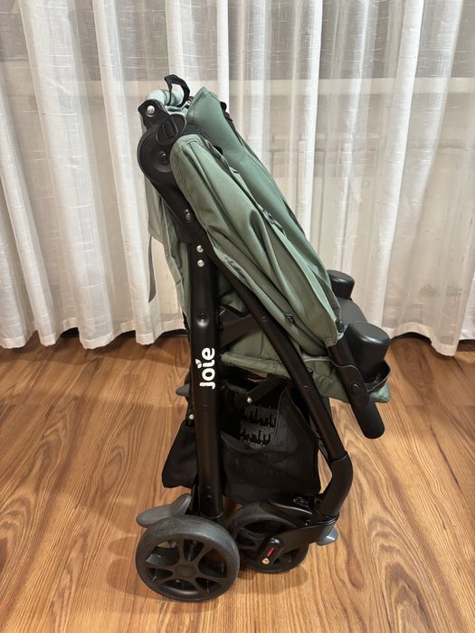 Продам Коляску фирмы Joie