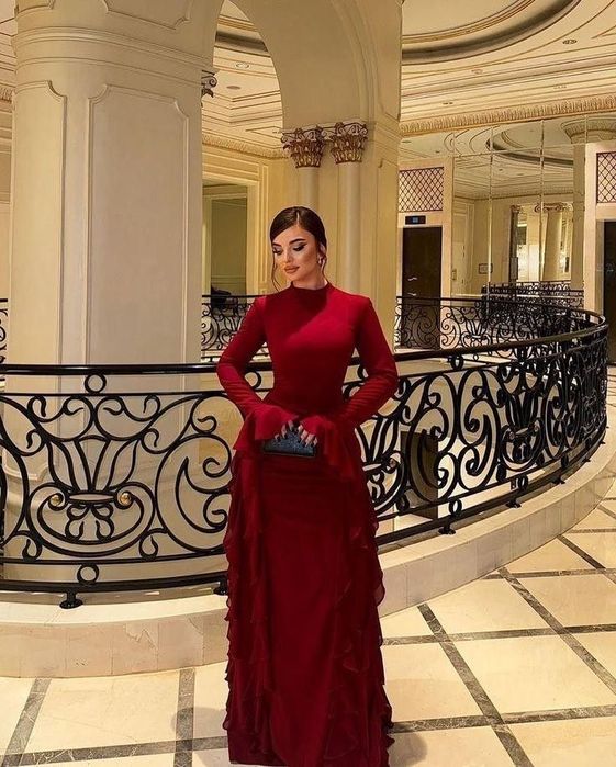 Платье вечернее.Качество хорошое,вообще не пачкала