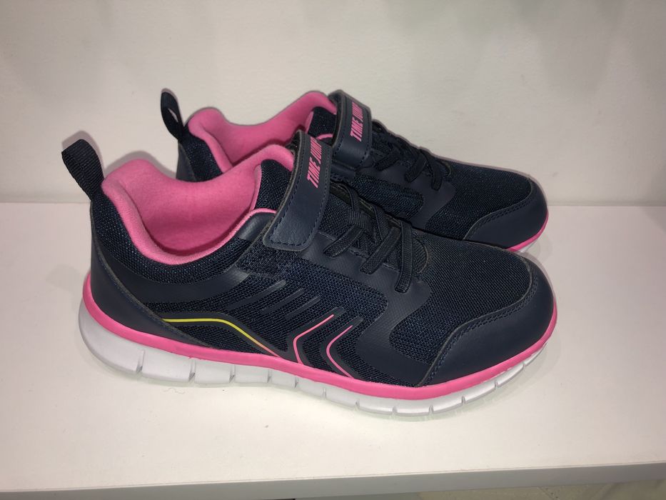 Новые. Отличные дыщащие кроссовки. Скидка %