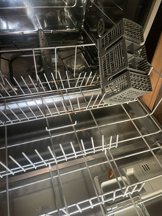 Sadomialna 60sm Miele .     Indesit   .         Whirlpool.