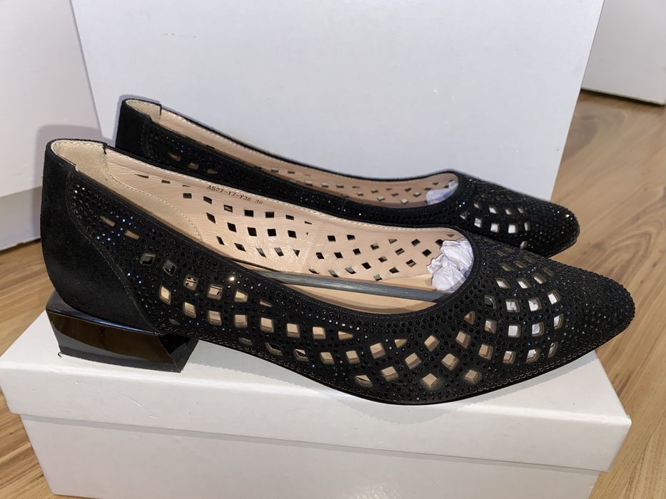 Fabiano Елегантни балеринки с нисък ток и камъчета