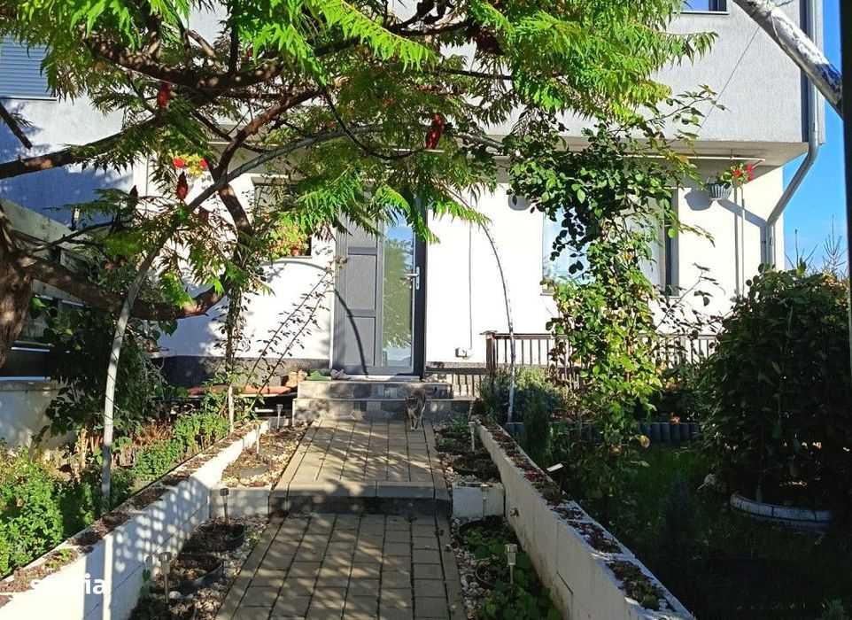 Duplex 4 camere intre Iasi si Miroslava,403mp teren,mobilat Cod:158876