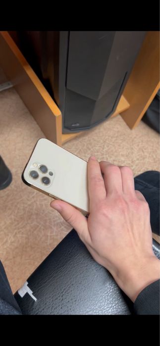 Продам айфон 12про