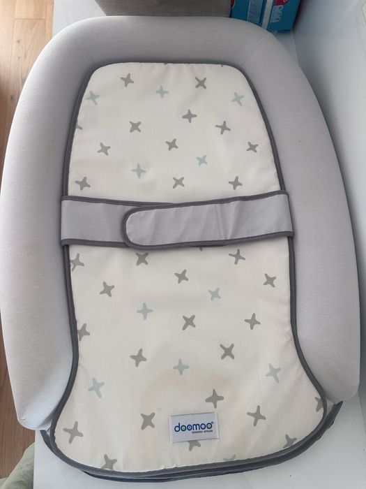 Бебешкият повивалник Cosy Care на Doomoo