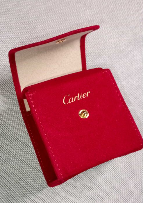 Husă pre-ovned de călătorie pentru ceas Cartier , din catifea roșie