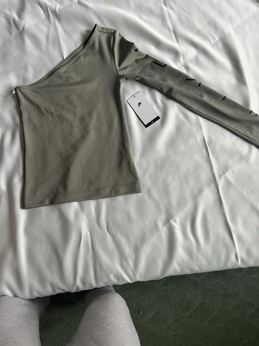 Нова дамска блуза с един ръкав - Nike