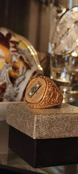 Перстень золотой.