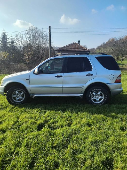 Продавам Мерцедес МЛ 230