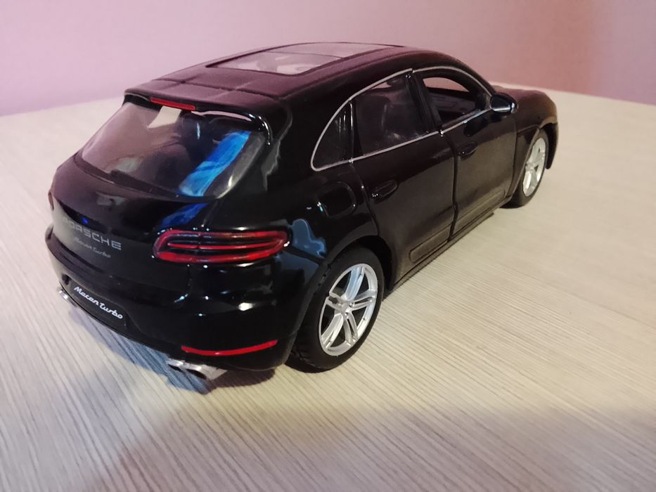 Колички Bburago 1/24