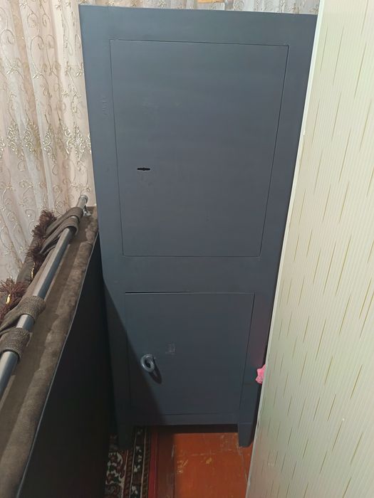 Seyf sotiladi holati yaxshi baqvat