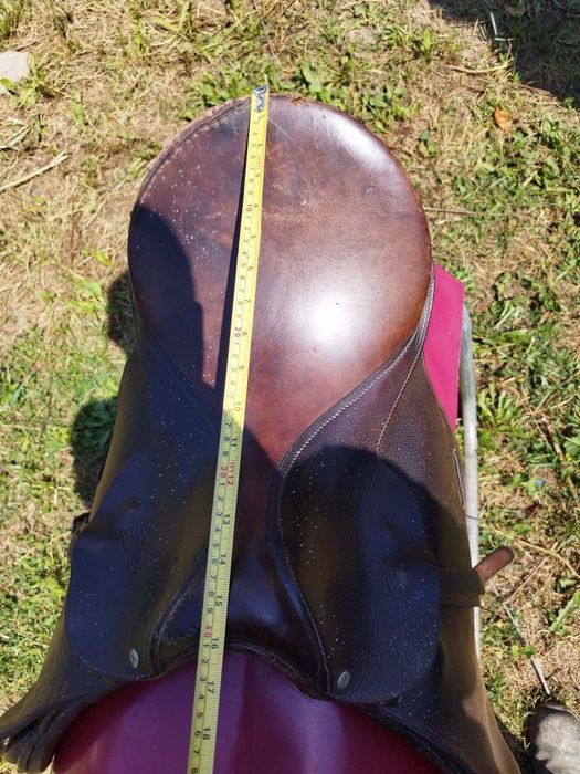 Английско седло със стремена