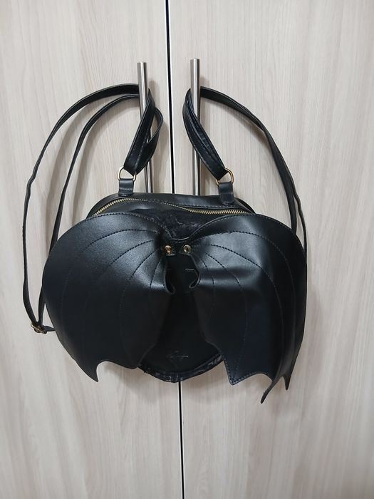 Продаётся сумка- рюкзак готический.