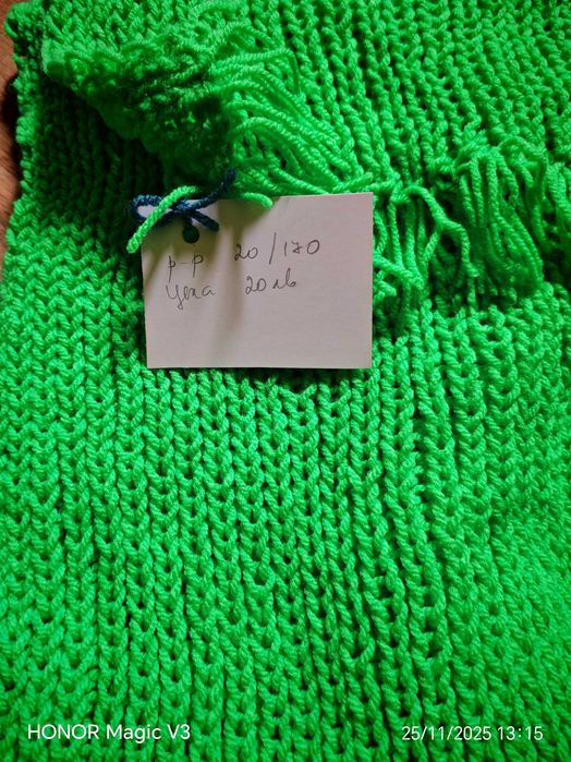 Ръчно изплетен пухкав зимен шал