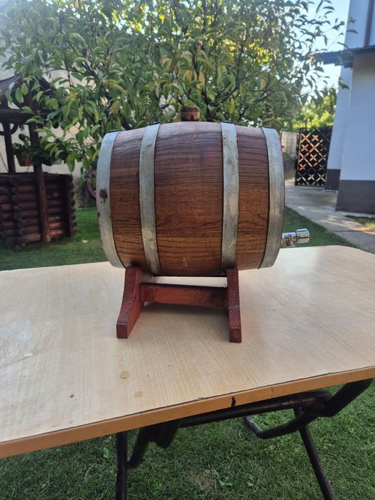 Butoi de stejar. Aproximativ 10-12 l.