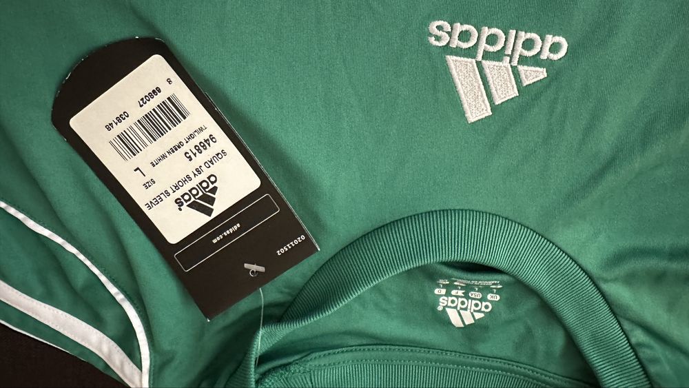 Продавам нов футболен комплект “Adidas” - тениска и къси гащи, с логото на “Каменица”