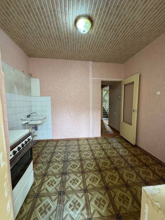 Юнусабад 10.  Продажа. 2 х комнатная квартира