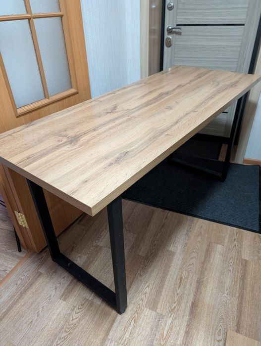 Продам стол цвет дуб вотан