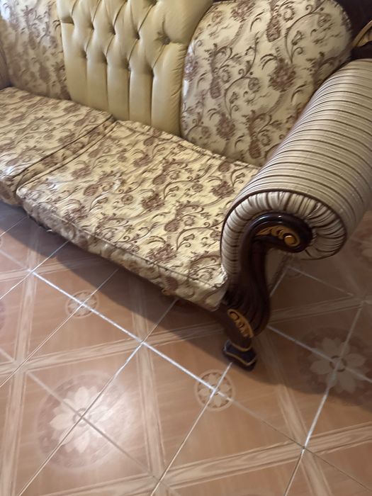 Диван, кресло, столик