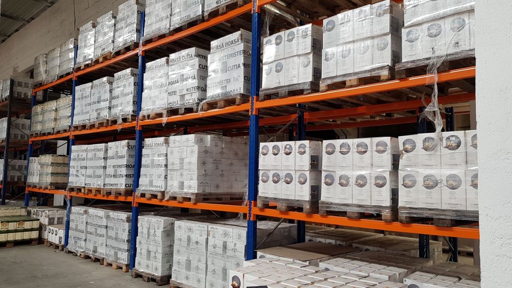Rafturi metalice depozitare manual cu polite