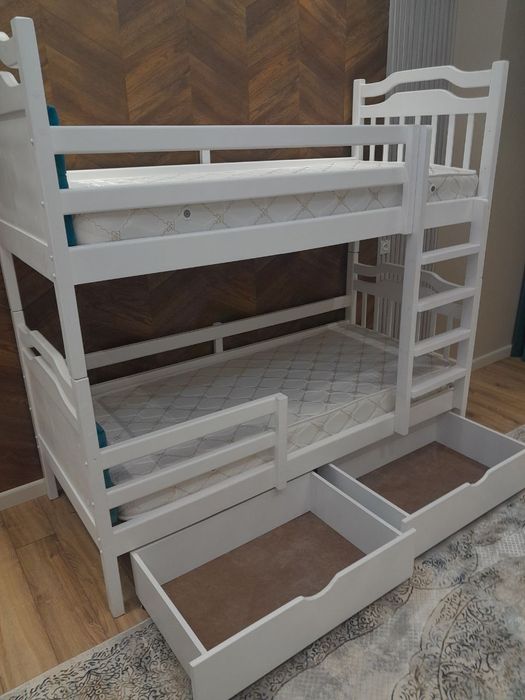 Двухъярусная кровать