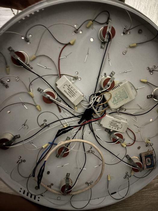 Люстра, лампочки под е27