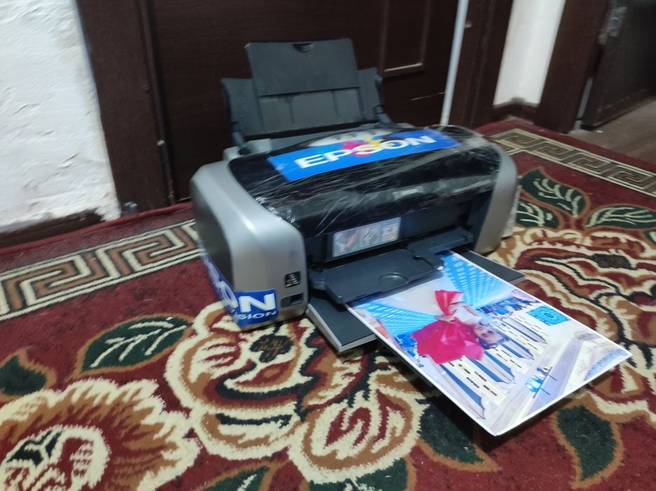 EPSON R 200 tezkor foto studya uchun 6 ta rangli printer.dyuzi toʻliq