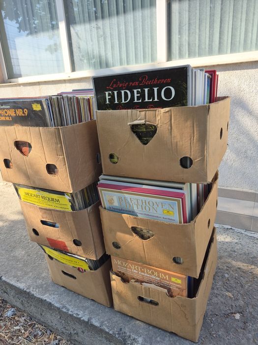 Vând 150lp discuri vinil Deutsche Grammophon cu muzică clasica mixta