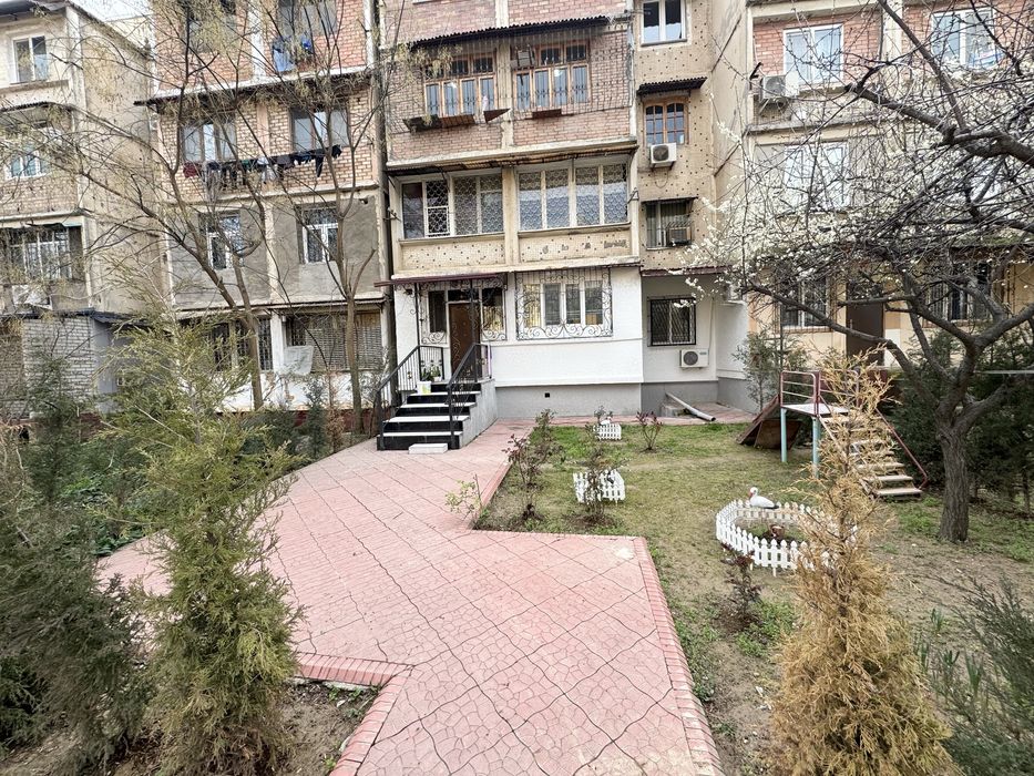 Продается 4 комнатная квартира.Мирзо Улугбекский район. Массив ТТЗ-4