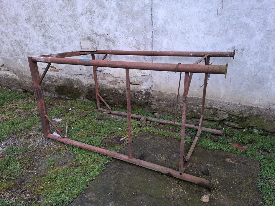 Suport bazin apa gradina