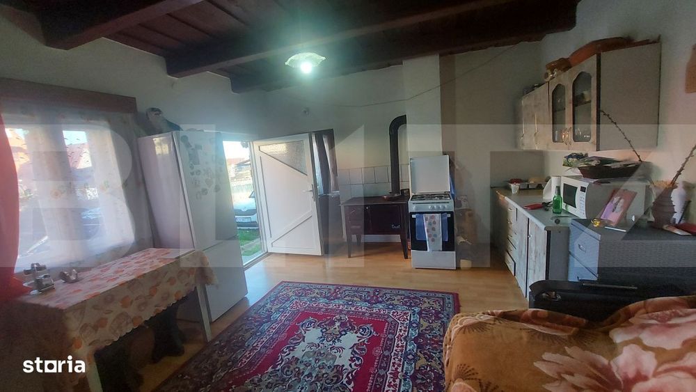 Casa cocheta din lemn masiv cu teren si livada – liniste, natura si