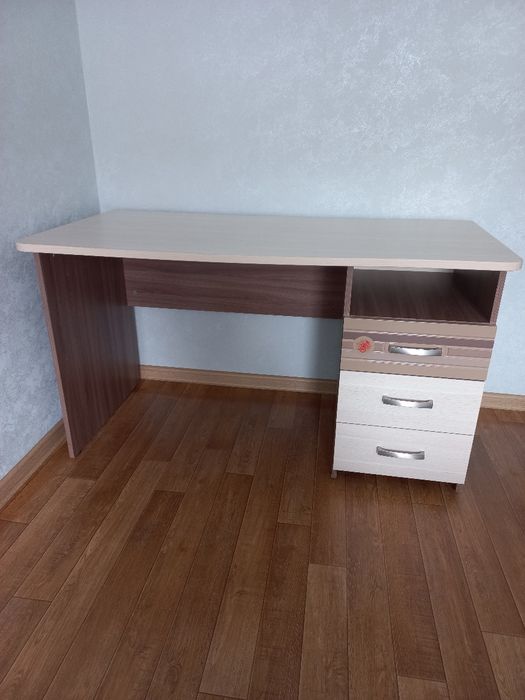 Продам письменный стол