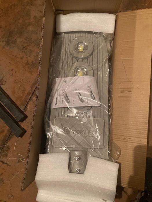 Продам уличный светильник 3шт