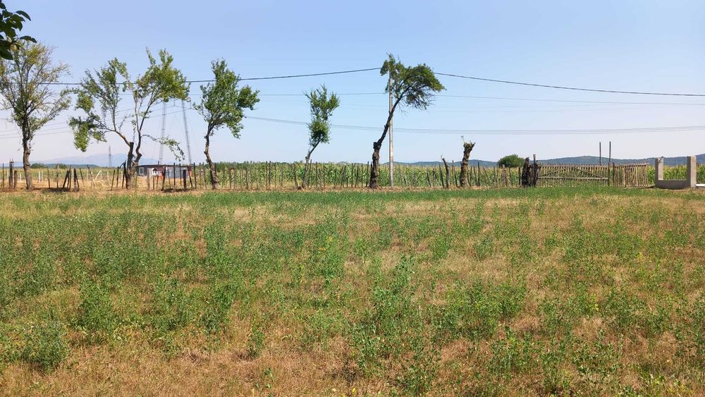Teren intravilan 1700 m2 cu toate utilitatile oras Babeni str Romani