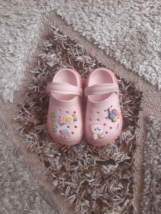 Продам детскую обувь