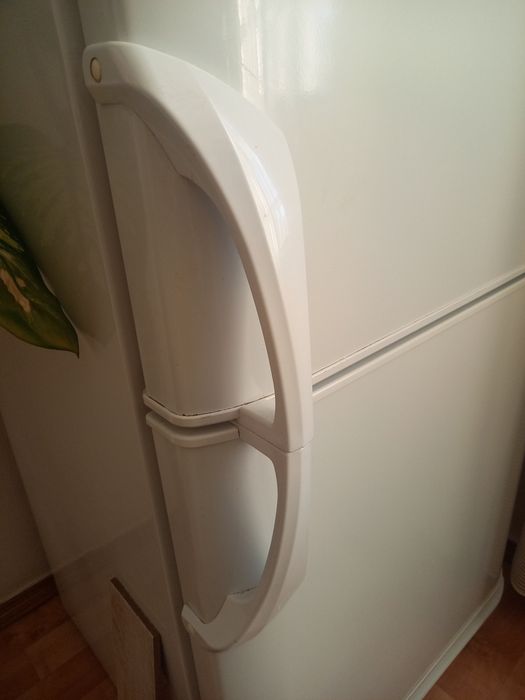 Холодильник "Бирюса".